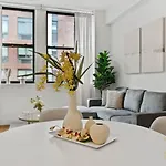 Newly Renovated 1 Bedroom Apt - Elevator - Laundry