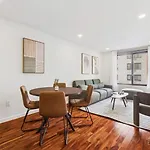 Stylish 2-Bedroom Near Central Park - Laundry - Elevator