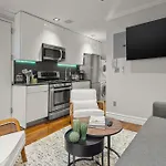 Sleek Midtown East Stay Near Everything