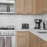 Beautifully Renovated 1 Bedroom In Prime Manhattan