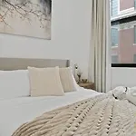 Newly Renovated 1 Bedroom Apt - Elevator - Laundry