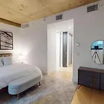 Sleek Two Bedroom In Manhattan Apartment New York