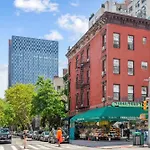 Stylish 2-Bedroom Apartment In The Upper East Side