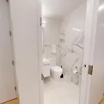 Apartment Sleek Two Bedroom In Manhattan *