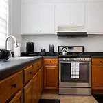 Cozy Theatre & Office Brooklyn Homestay