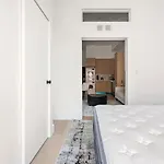 19-4i Stylish 1br In The Heart Of The East Village New York