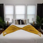 Cozy Theatre & Office Brooklyn Homestay