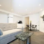 Newly Renovated 2br W Backyard Apartment *