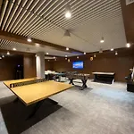 Lux Bronx Apt Rooftop, Pool, Gym, Cinema