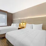 Country & By Radisson, Staten Island Hotel