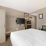 Country & By Radisson, Staten Island Hotel 3*