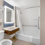 Country & By Radisson, Staten Island Hotel 3*