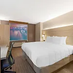 Country & By Radisson, Staten Island 3*