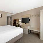 Country & By Radisson, Staten Island 3*