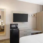 Country & By Radisson, Staten Island Hotel 3*