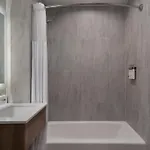 Holiday Inn Express & Suites Bronx - Zoo Area By Ihg