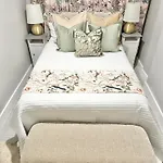 Dream Close To The Center Of Nyc Holiday home *