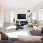 Rare Luxurious 1 Block From Time Square New York