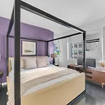 Elegant Midtown Retreat, City Views, Steps To Times Square