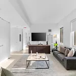 Lavish Two-story Retreat In The Heart Of Manhattan *