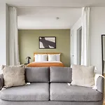 Tribeca Studio W City Views Gym Pool Nyc-110