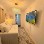 Comfortable 2Br & 2 Bath Apt In Downtown Nyc