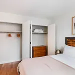 1Br Gem! Close To Central Park!
