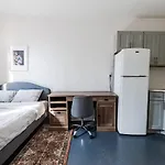 Cozy Studio! Steps To Central Park & Upper E Side!