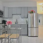 2-Bedroom Apartment 15 Minutes From Manhattan In Lic Astoria Queens