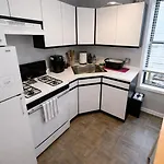 Next To Manhattan 2 Bedrooms - Subway 20 Steps, Manhattan 1 Stop Apartment New York
