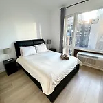 5 Mins To Midtown Central New Luxury Corner 2B2B Apt With Amazing City View