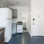 Cozy Studio! Steps To Central Park & Upper E Side!