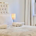 2-Bedroom Apartment 15 Minutes From Manhattan In Lic Astoria Queens