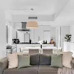 Apartment Lavish Two-story Retreat In The Heart Of Manhattan