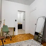 89-2r 1br Upper East Side Apartment