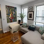 Next To Manhattan 2 Bedrooms - Subway 20 Steps, Manhattan 1 Stop Apartment