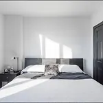 Stunning Nyc Views! Free Gym! Doorman! Terrace!