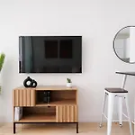 78-4b New Quality 1br W&d In Unit Skylights Apartment