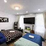 Next To Manhattan 2 Bedrooms - Subway 20 Steps, Manhattan 1 Stop Apartment *