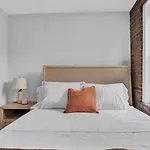 Midtown West Furnished Apartment 3Br