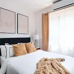 78-4b New Quality 1br W&d In Unit Skylights New York