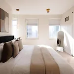 Apartment Rare Luxurious 1 Block From Time Square *