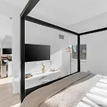 Lavish Two-story Retreat In The Heart Of Manhattan Apartment *