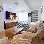Modern Studio With Private Bathroom And Kitchen