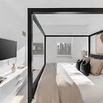 Lavish Two-story Retreat In The Heart Of Manhattan Apartment New York