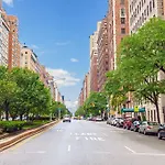 Close To Park, Lenox Hill & Ny Presbyterian New York