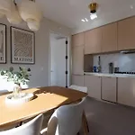 Apartment Rare Luxurious 1 Block From Time Square *