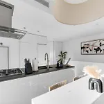 Lavish Two-story Retreat In The Heart Of Manhattan *