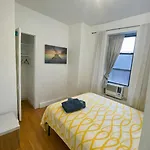 Next To Manhattan 2 Bedrooms - Subway 20 Steps, Manhattan 1 Stop Apartment New York