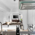 Lavish Two-story Retreat In The Heart Of Manhattan *